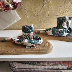 Tropical Leaf Print Sandals